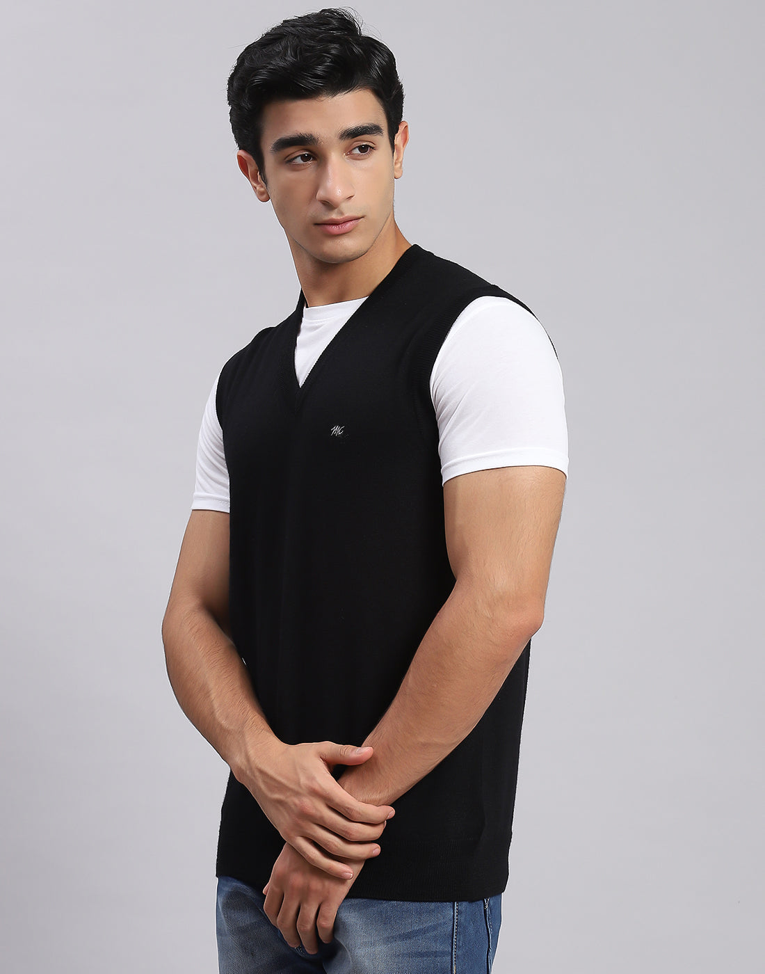 Men Black Solid V Neck Sleeveless Sweaters/Pullovers