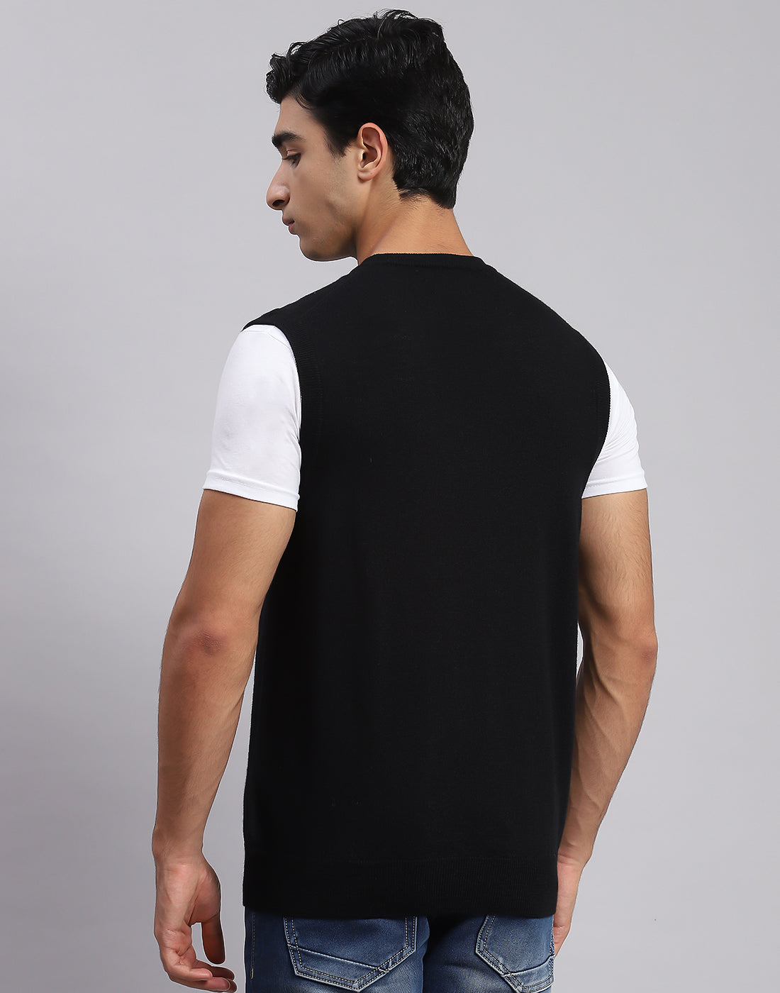 Men Black Solid V Neck Sleeveless Sweaters/Pullovers