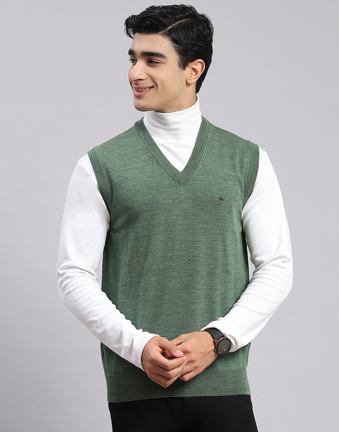 Men Green Solid V Neck Sleeveless Sweaters/Pullovers