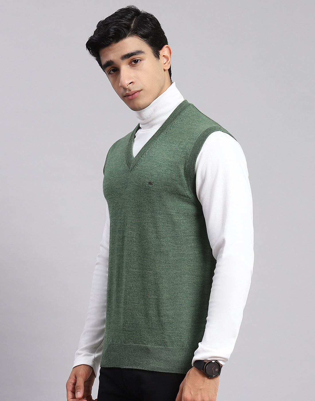 Men Green Solid V Neck Sleeveless Sweaters/Pullovers