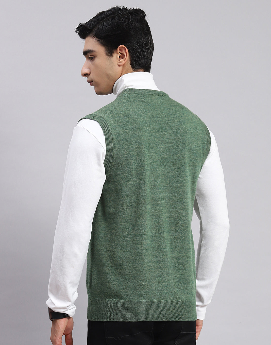 Men Green Solid V Neck Sleeveless Sweaters/Pullovers