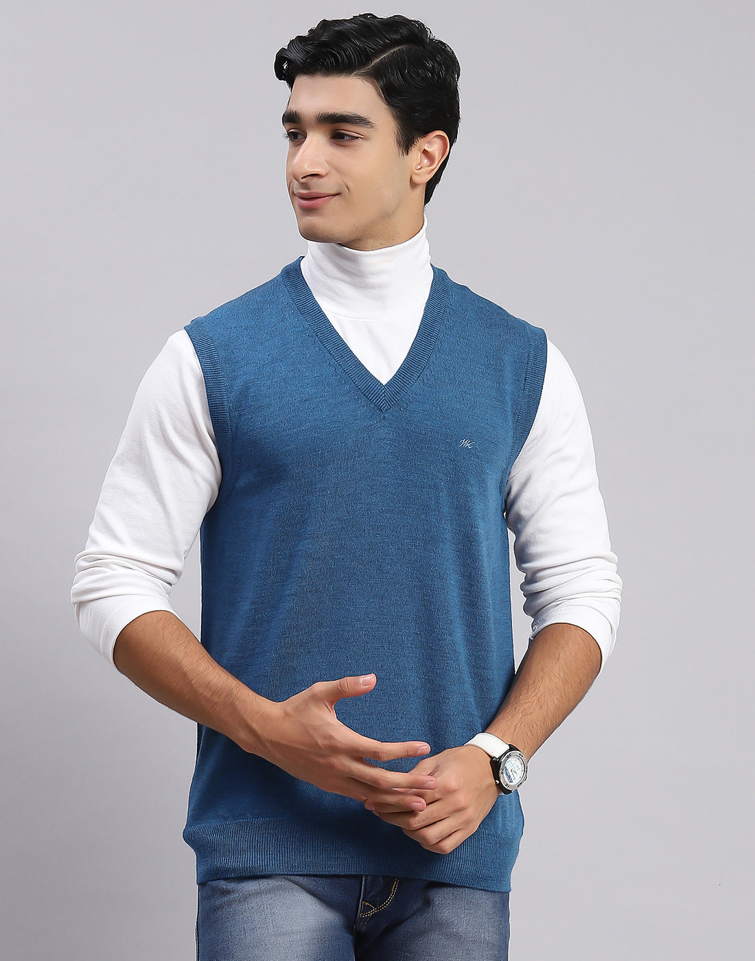 Men Blue Solid V Neck Sleeveless Sweaters/Pullovers