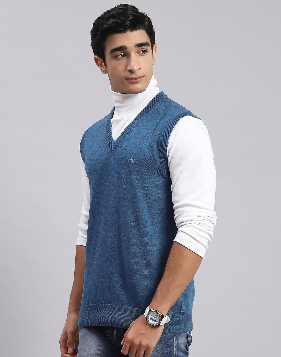 Men Blue Solid V Neck Sleeveless Sweaters/Pullovers