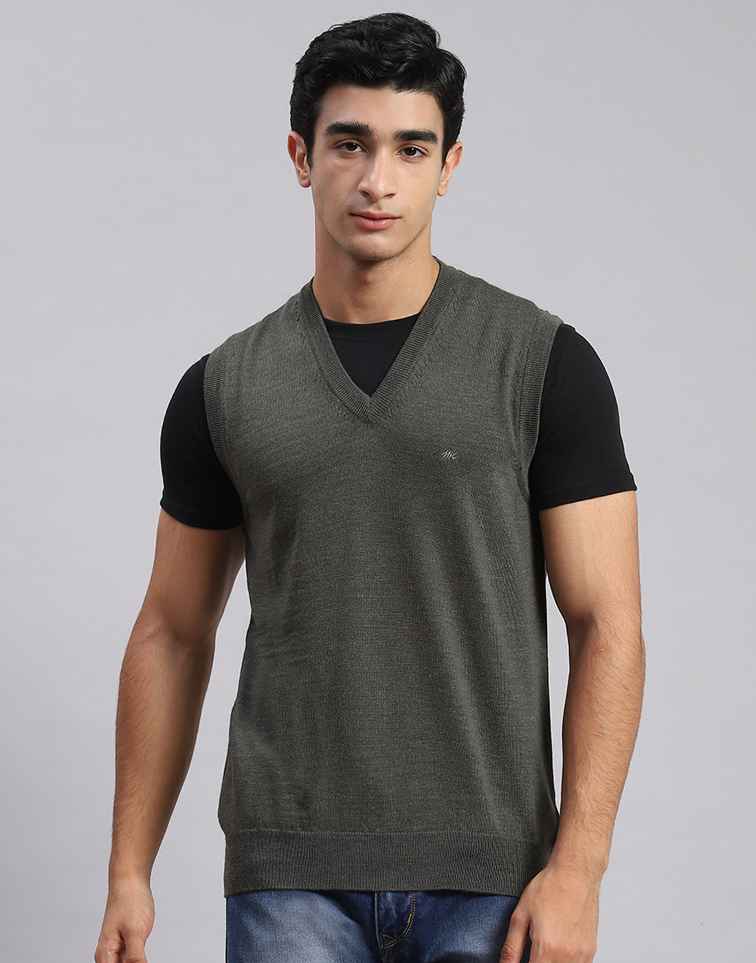 Men Olive Solid V Neck Sleeveless Sweaters/Pullovers