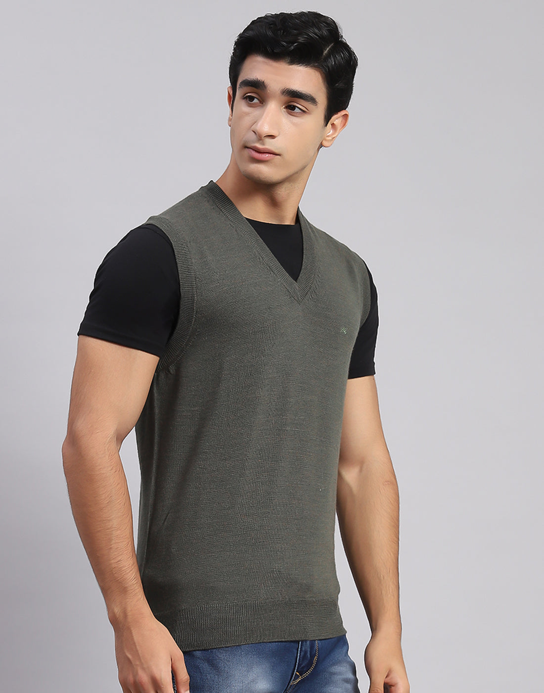 Men Olive Solid V Neck Sleeveless Sweaters/Pullovers
