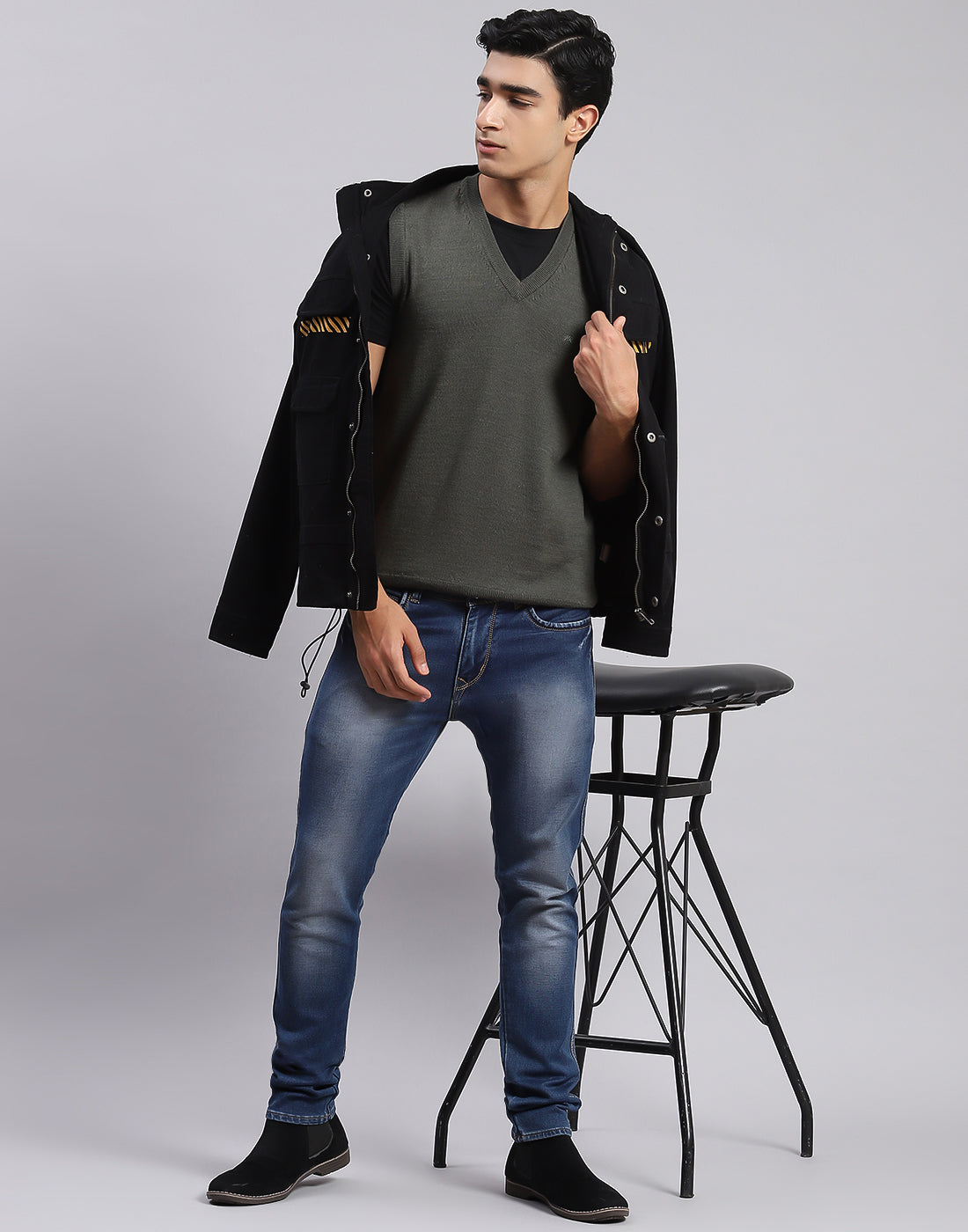 Men Olive Solid V Neck Sleeveless Sweaters/Pullovers