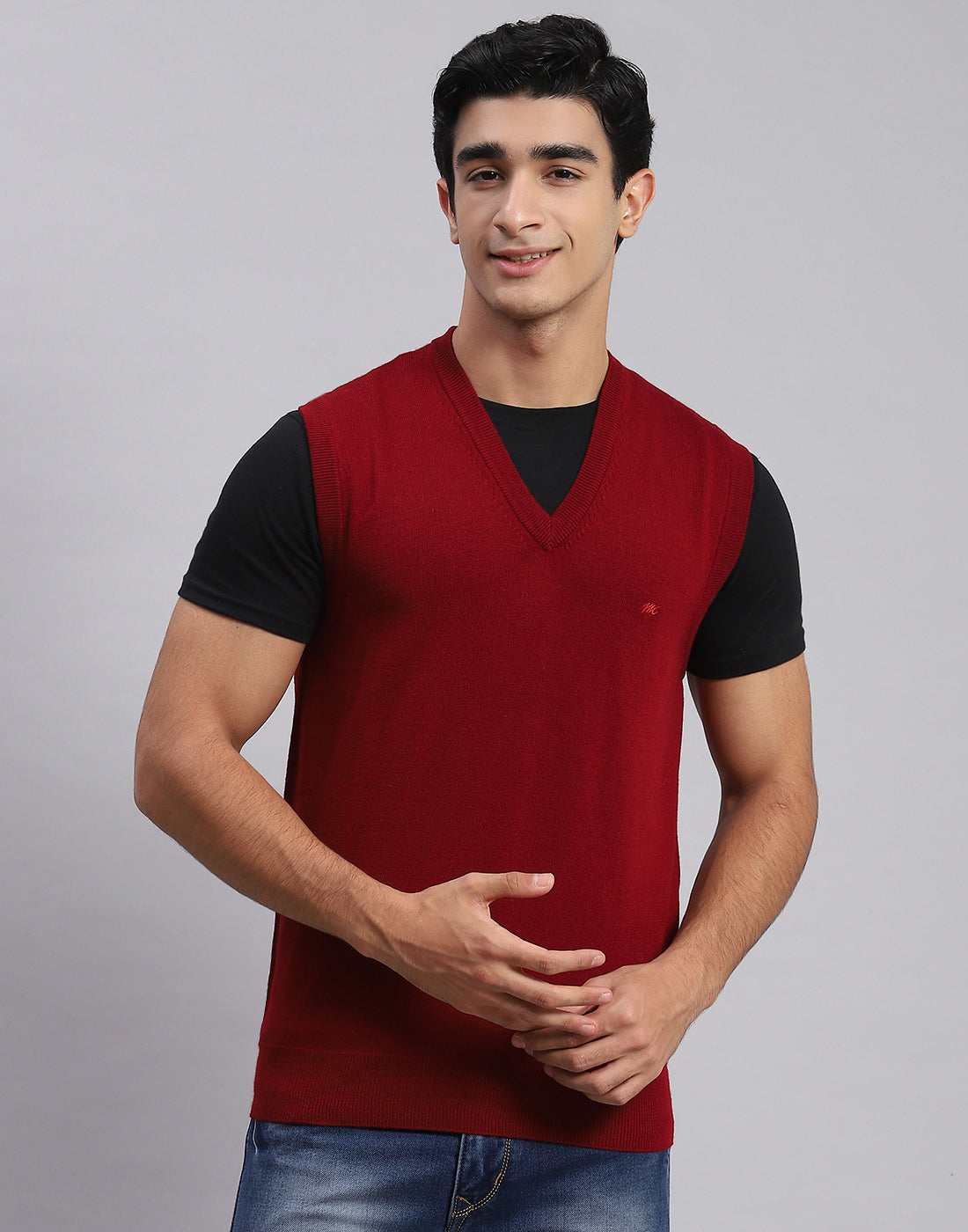 Men Maroon Solid V Neck Sleeveless Sweaters/Pullovers