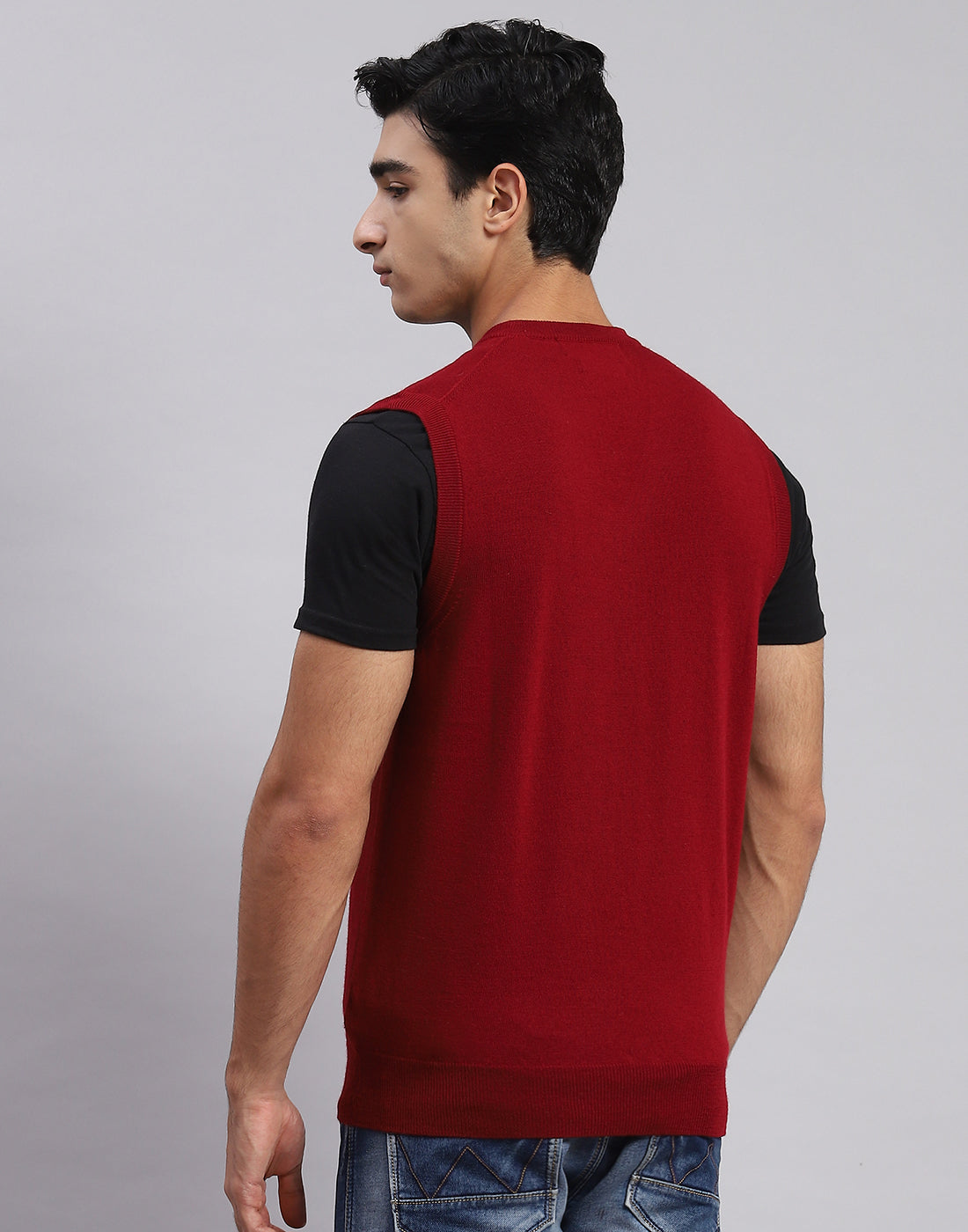 Men Maroon Solid V Neck Sleeveless Sweaters/Pullovers