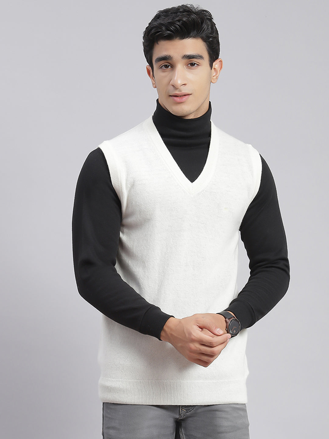 Men White Solid V Neck Sleeveless Sweaters/Pullovers