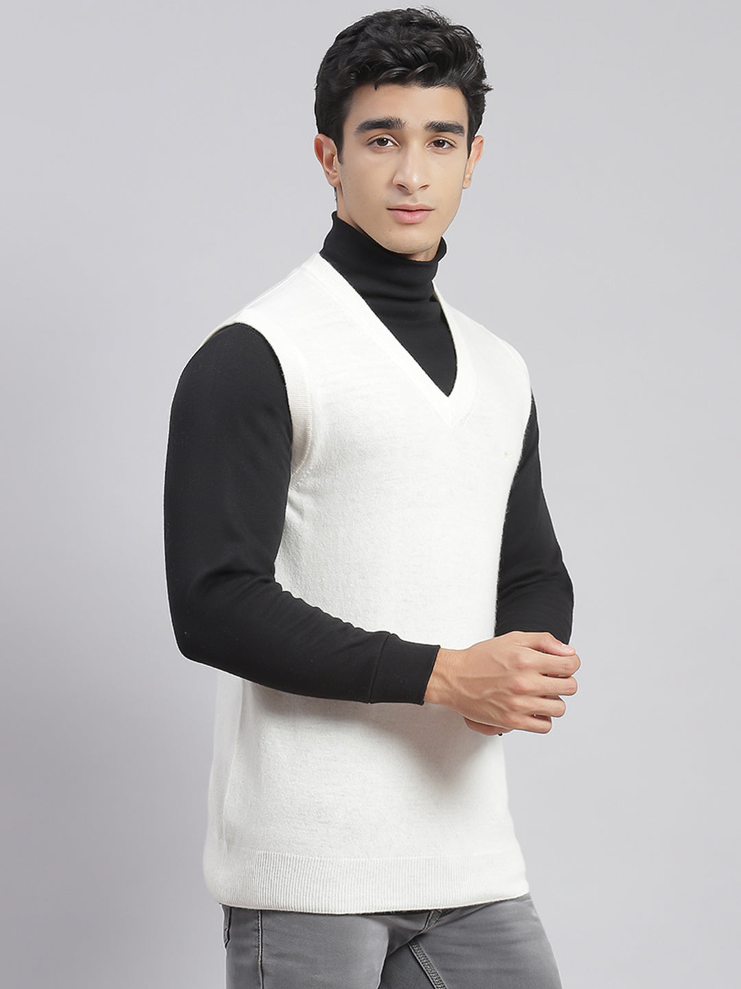 Men White Solid V Neck Sleeveless Sweaters/Pullovers