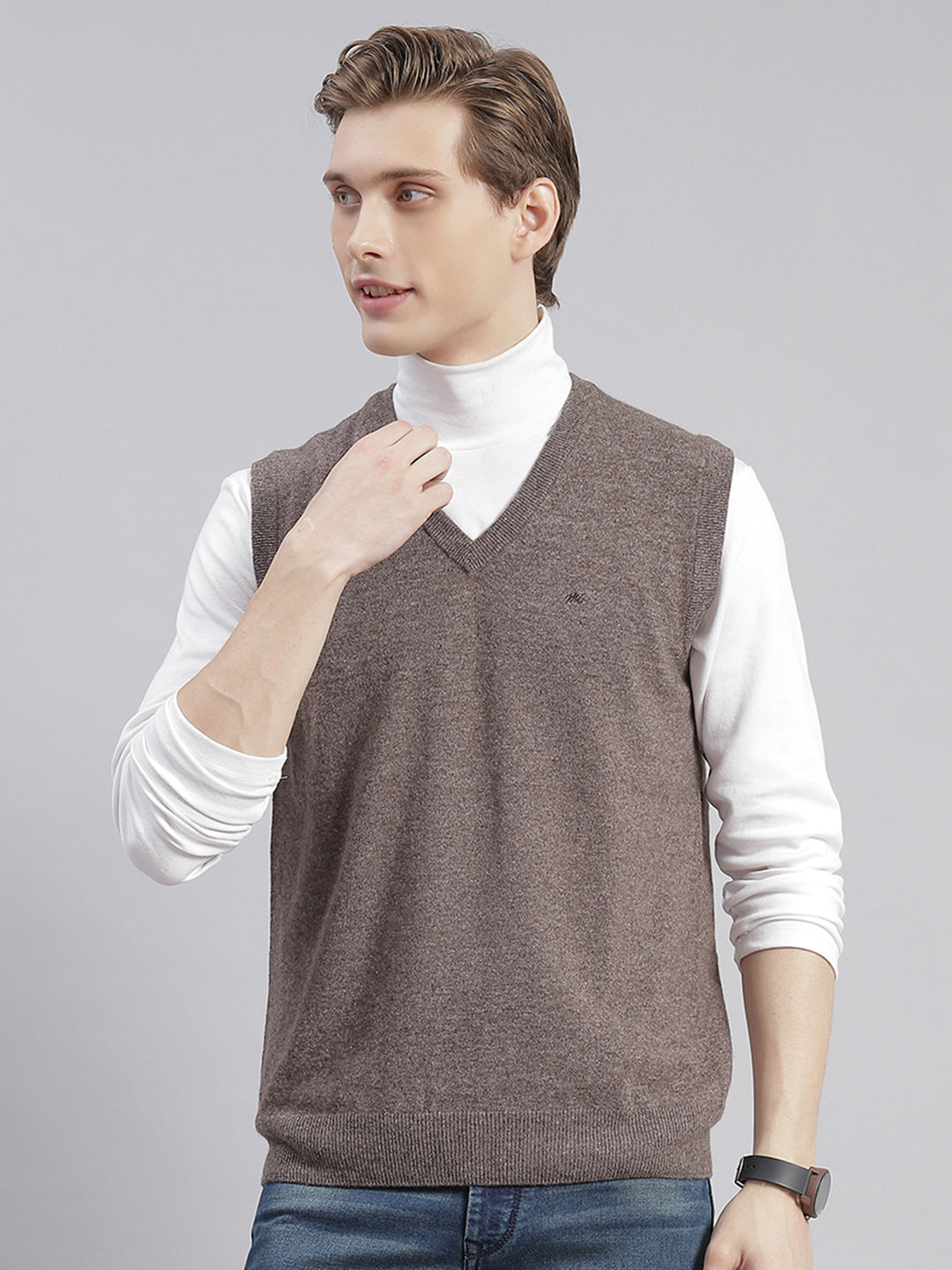 Men Brown Solid V Neck Sleeveless Sweaters/Pullovers