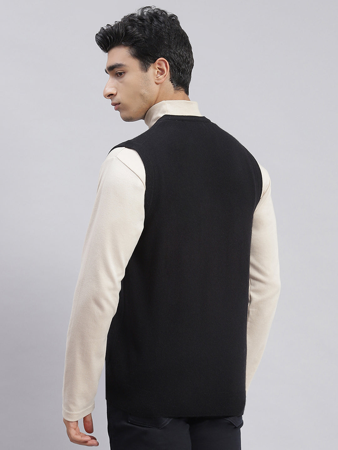 Men Black Solid V Neck Sleeveless Sweaters/Pullovers