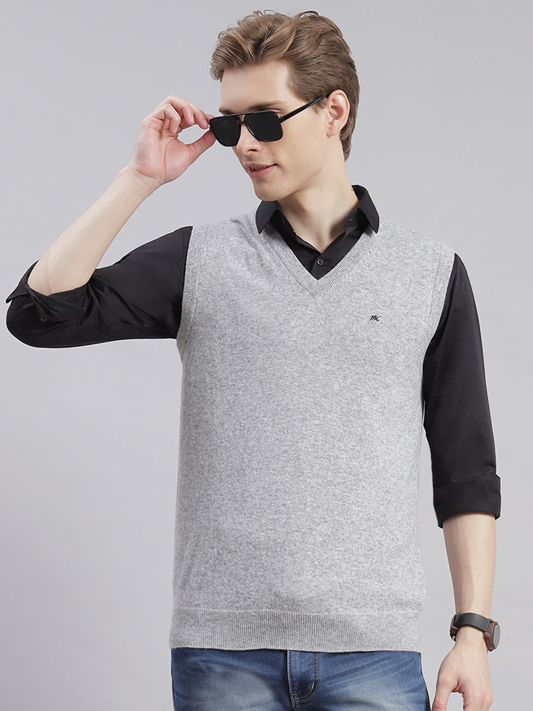 Men Grey Solid V Neck Sleeveless Sweaters/Pullovers