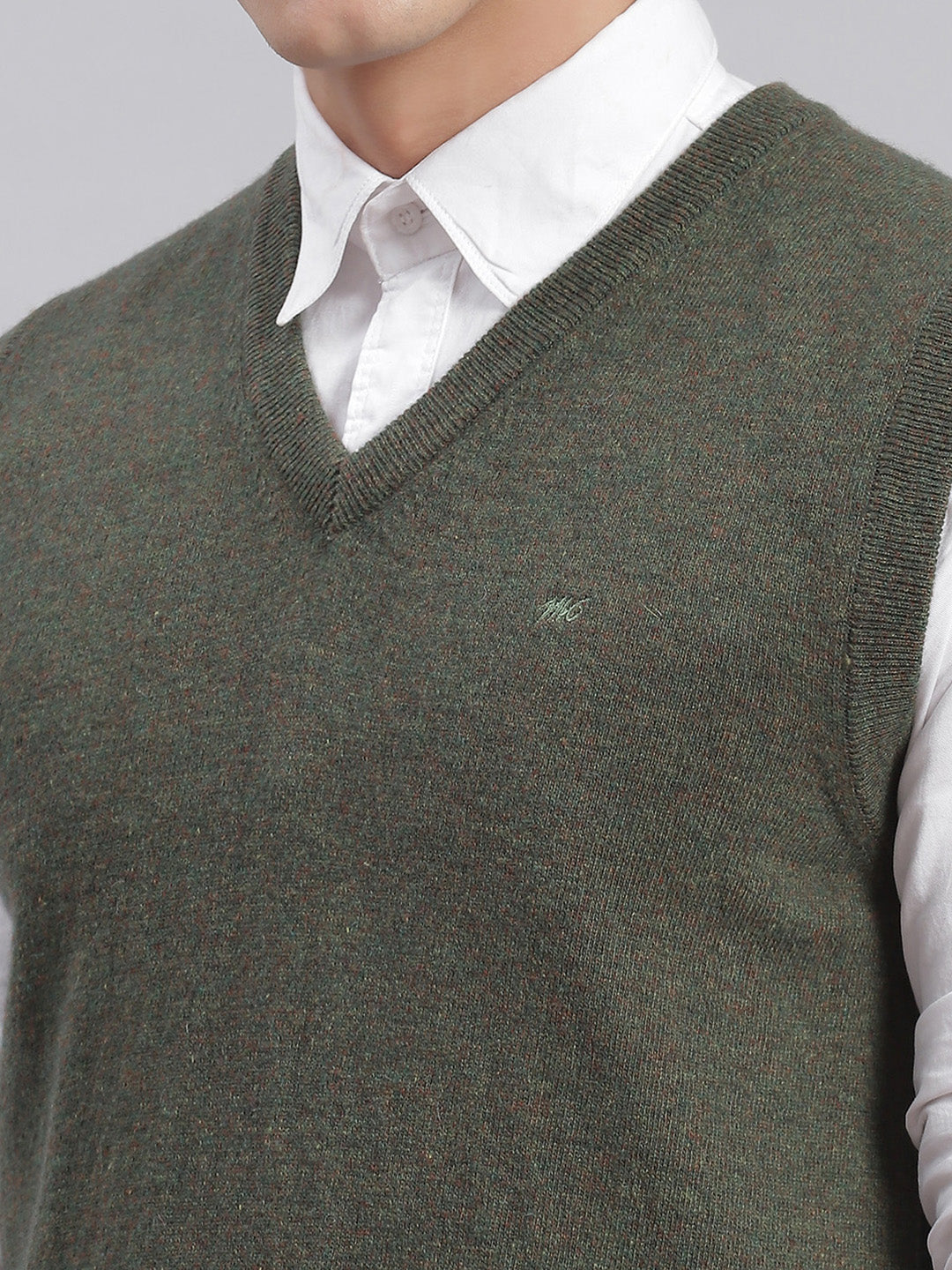 Men Green Solid V Neck Sleeveless Sweaters/Pullovers