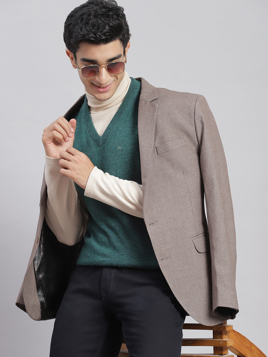 Men Green Solid V Neck Sleeveless Sweaters/Pullovers