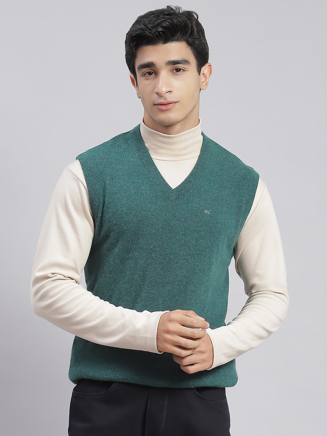 Men Green Solid V Neck Sleeveless Sweaters/Pullovers