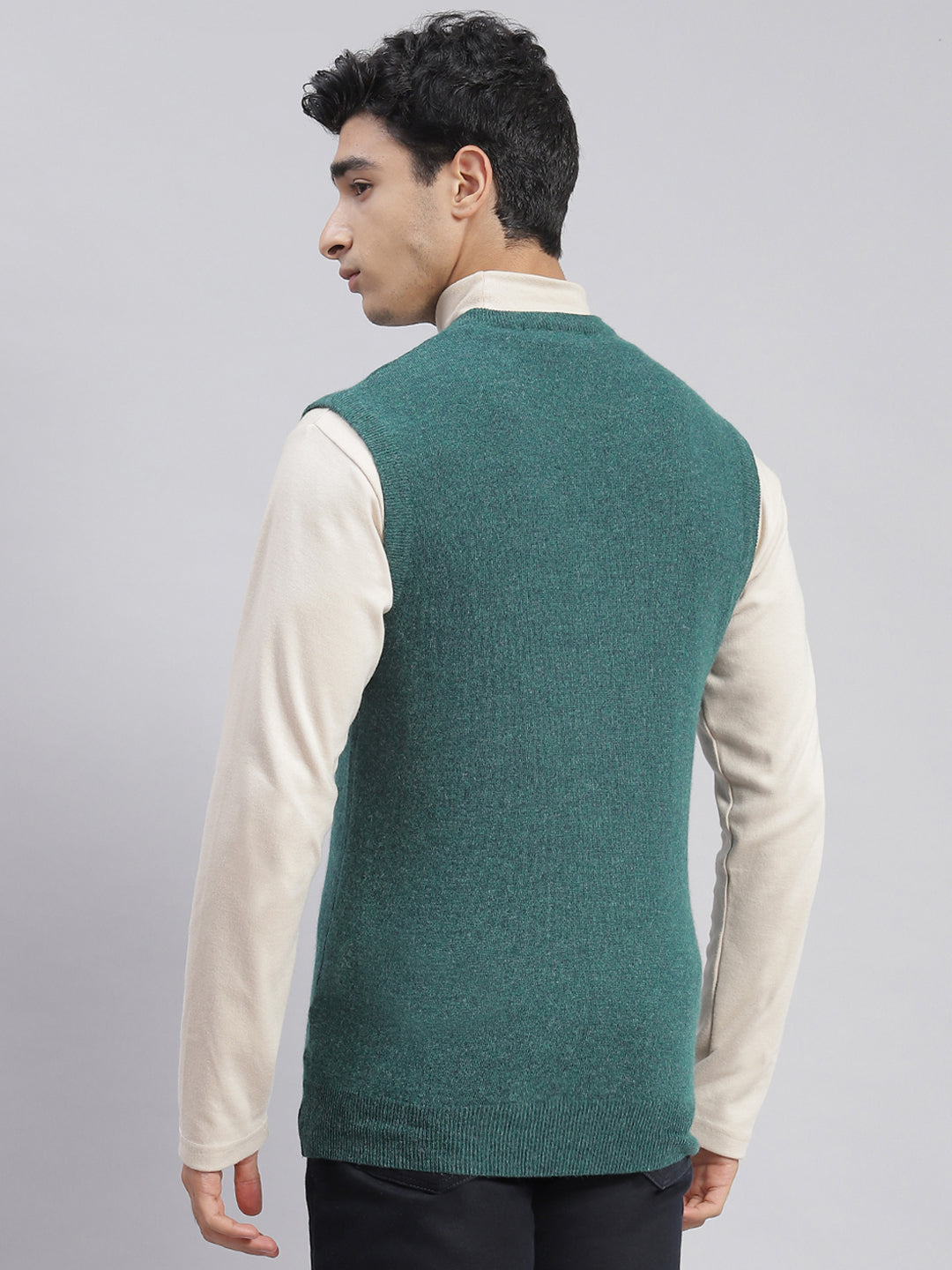 Men Green Solid V Neck Sleeveless Sweaters/Pullovers
