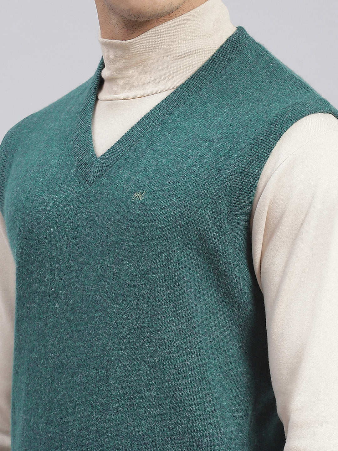 Men Green Solid V Neck Sleeveless Sweaters/Pullovers