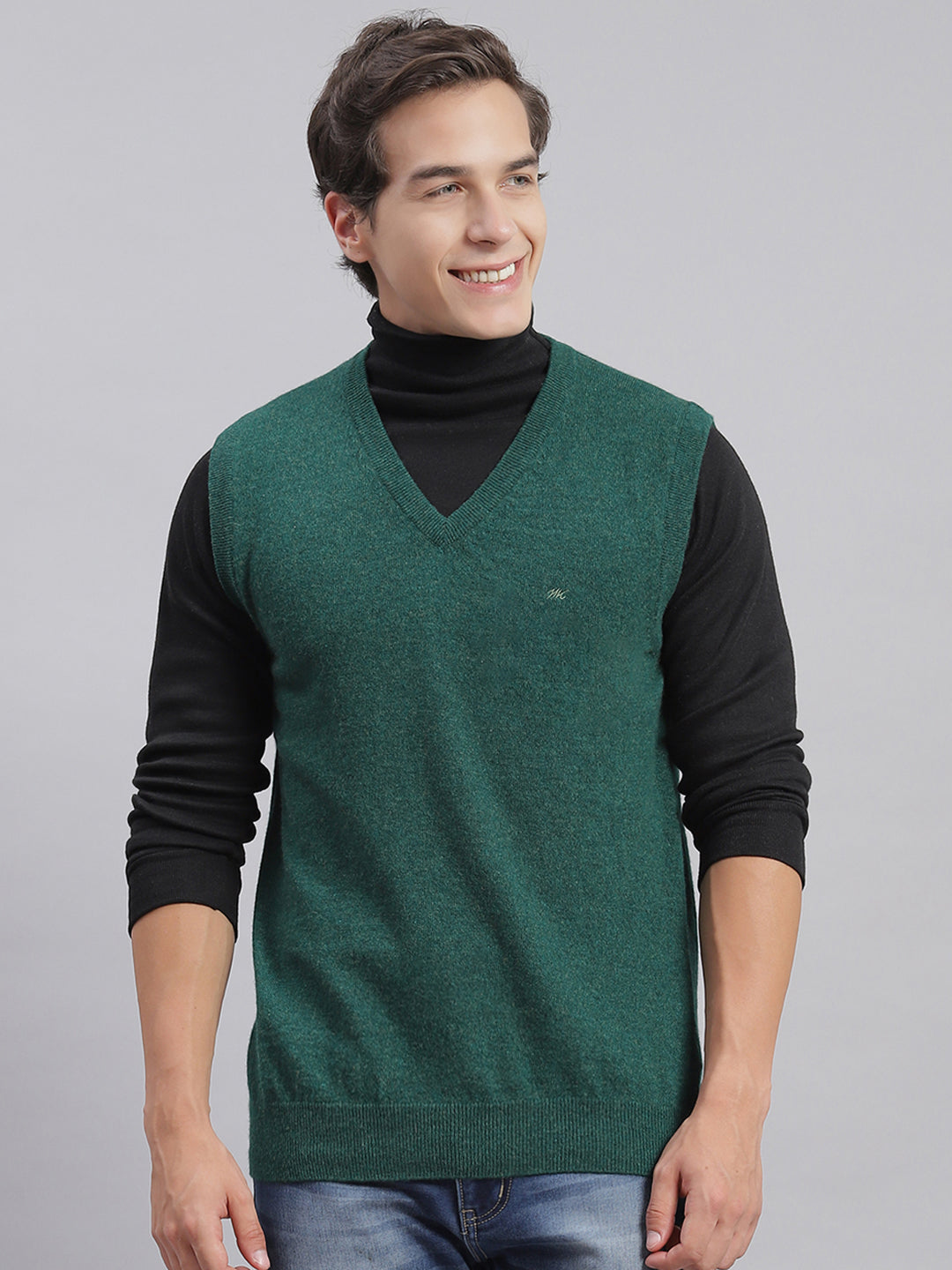 Men Green Solid V Neck Sleeveless Sweaters/Pullovers