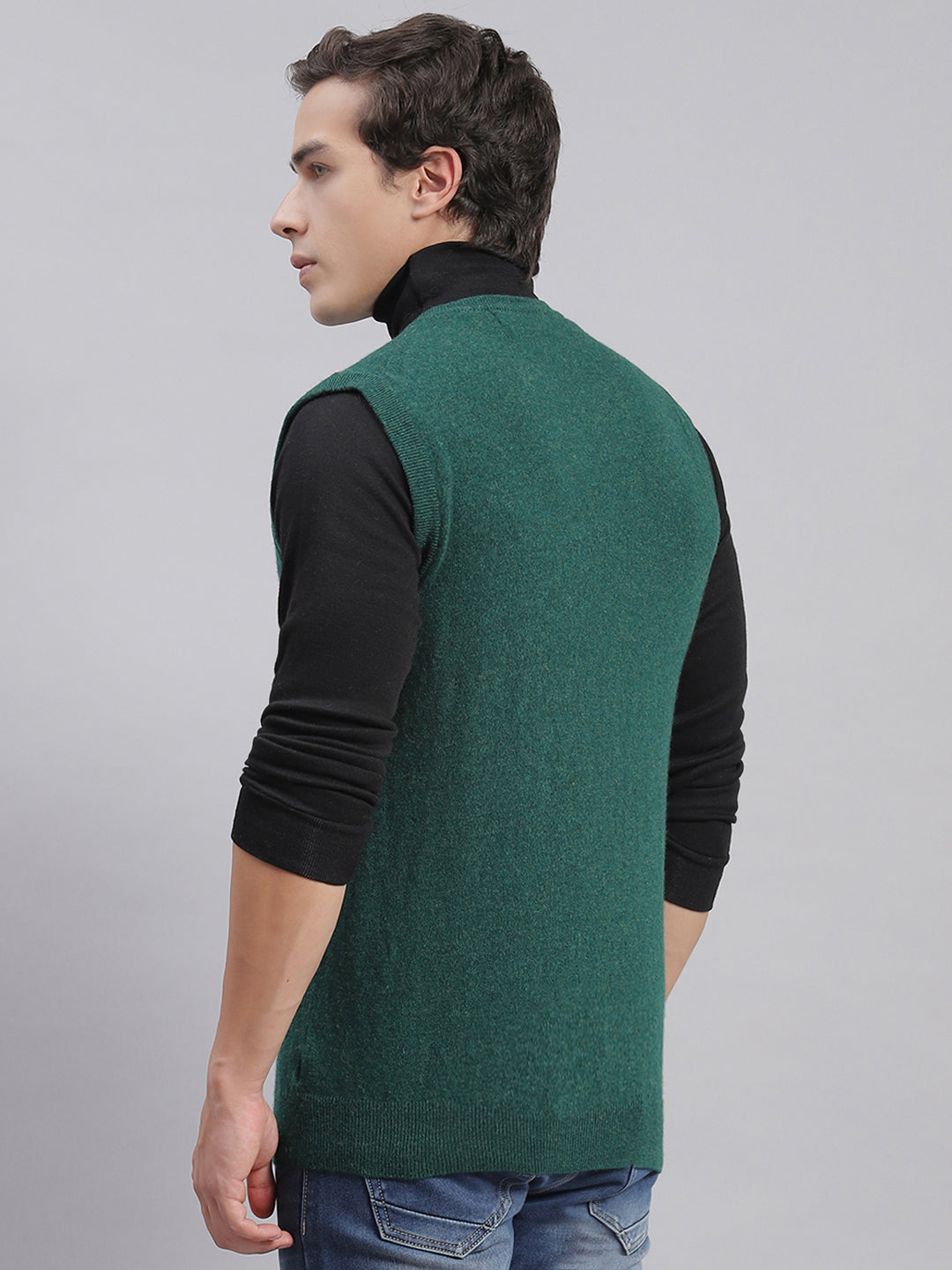 Men Green Solid V Neck Sleeveless Sweaters/Pullovers