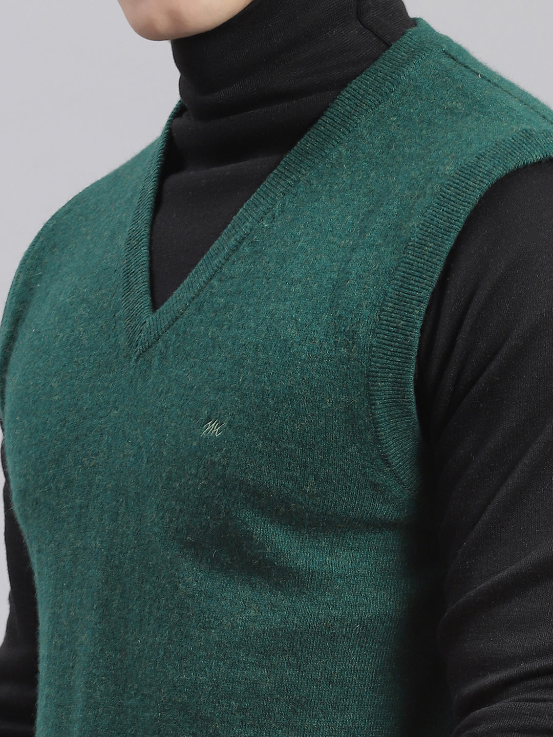 Men Green Solid V Neck Sleeveless Sweaters/Pullovers