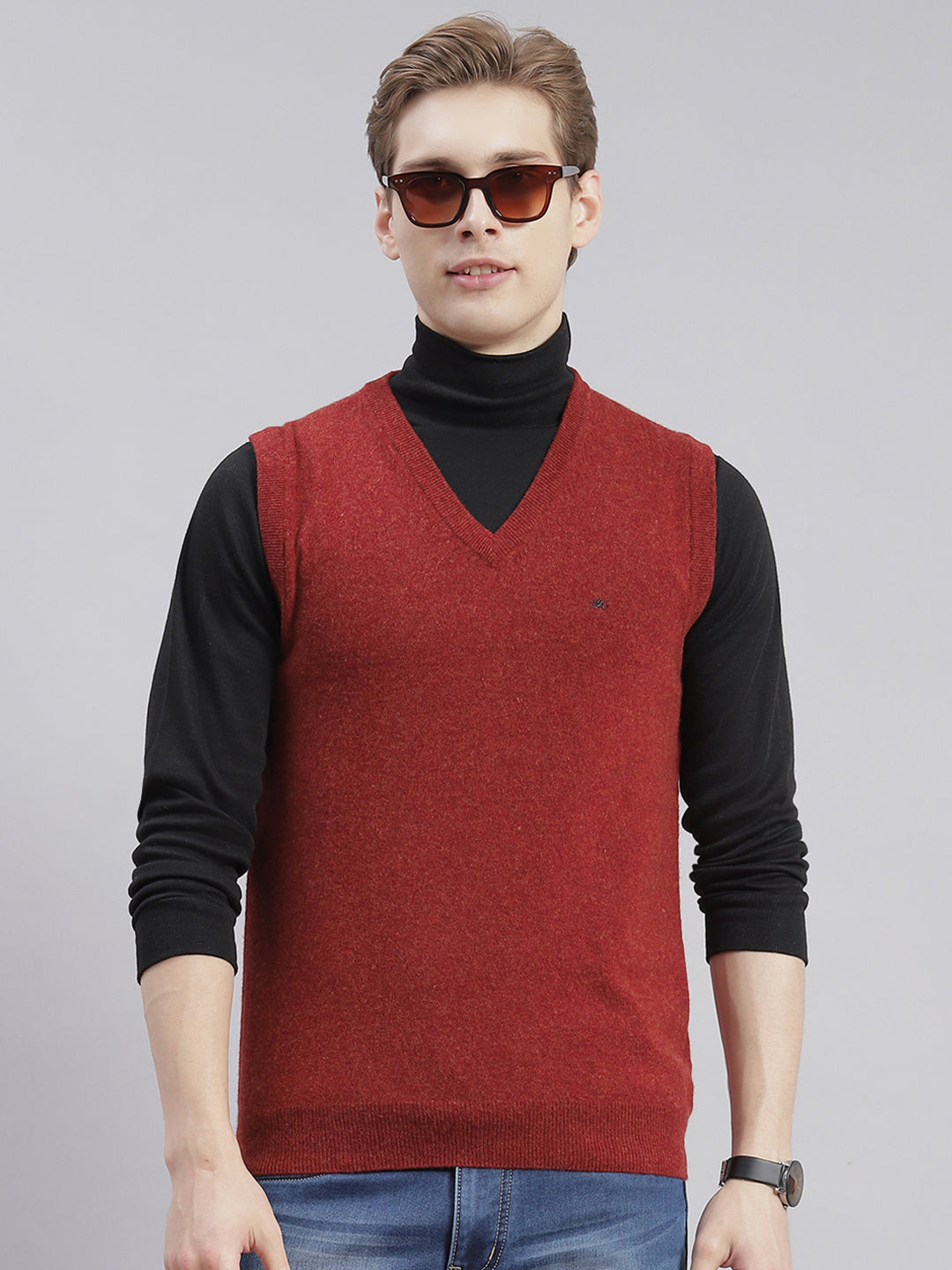 Men Maroon Solid V Neck Sleeveless Sweaters/Pullovers