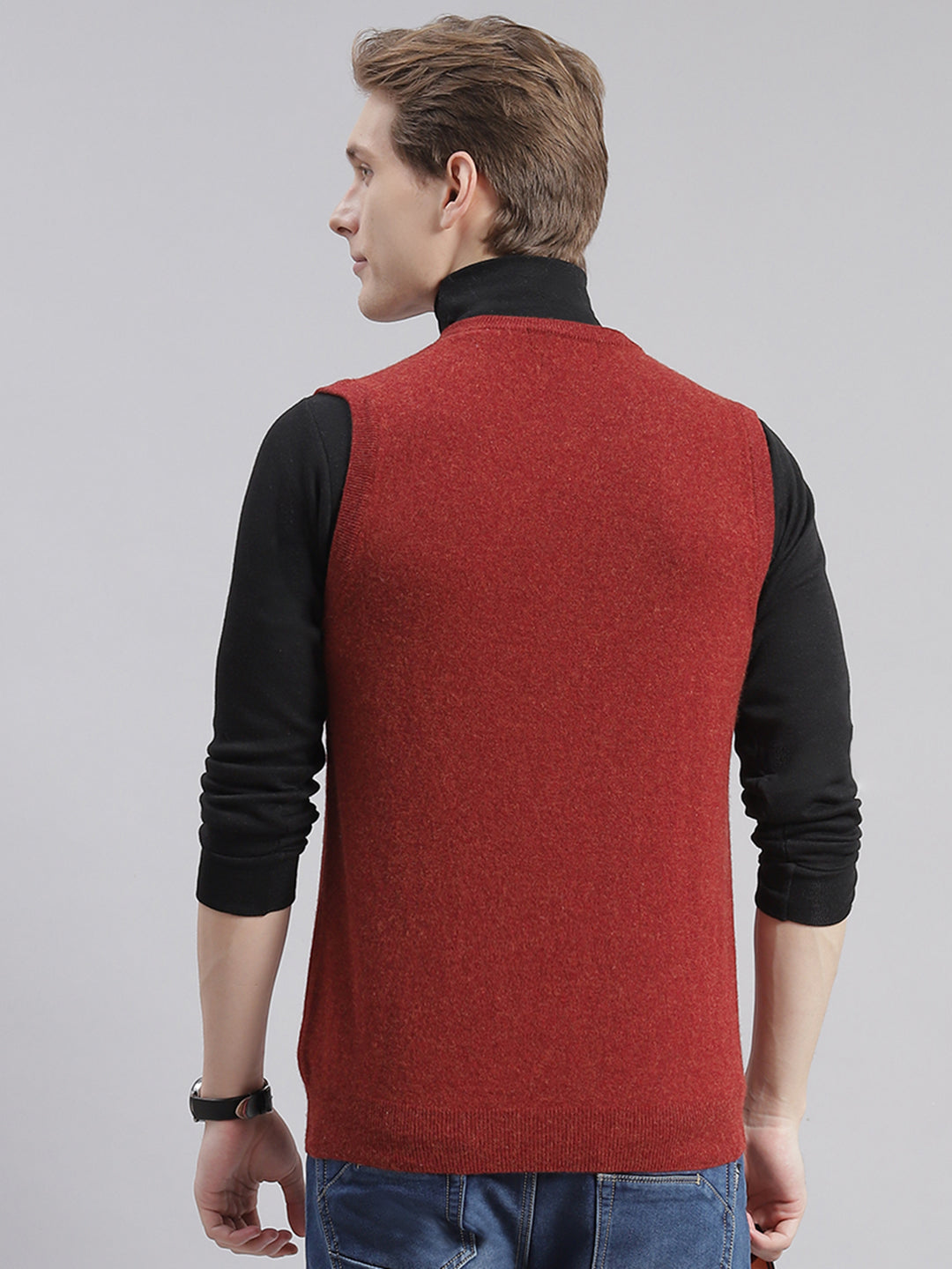 Men Maroon Solid V Neck Sleeveless Sweaters/Pullovers