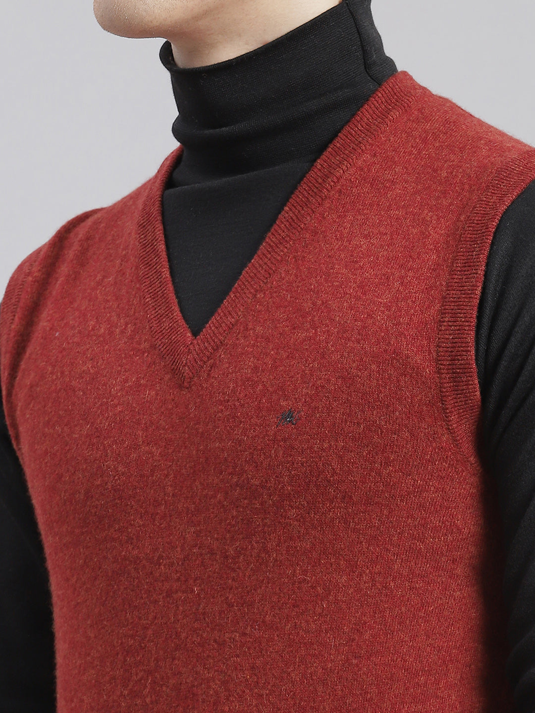 Men Maroon Solid V Neck Sleeveless Sweaters/Pullovers