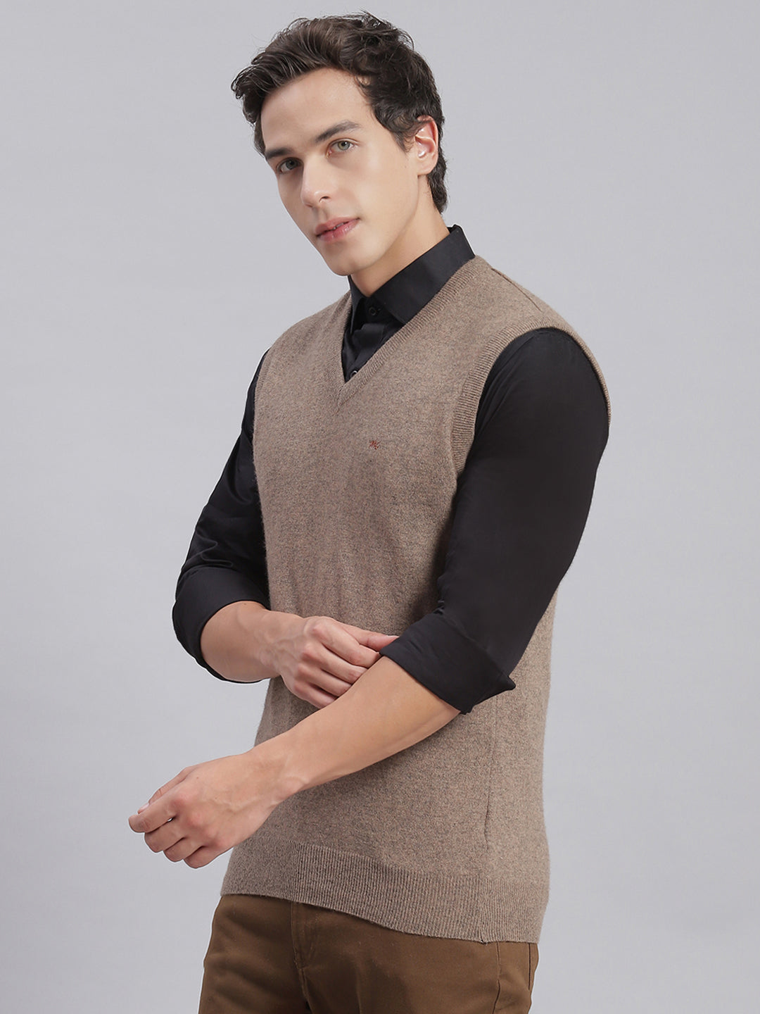 Men Brown Solid V Neck Sleeveless Sweaters/Pullovers