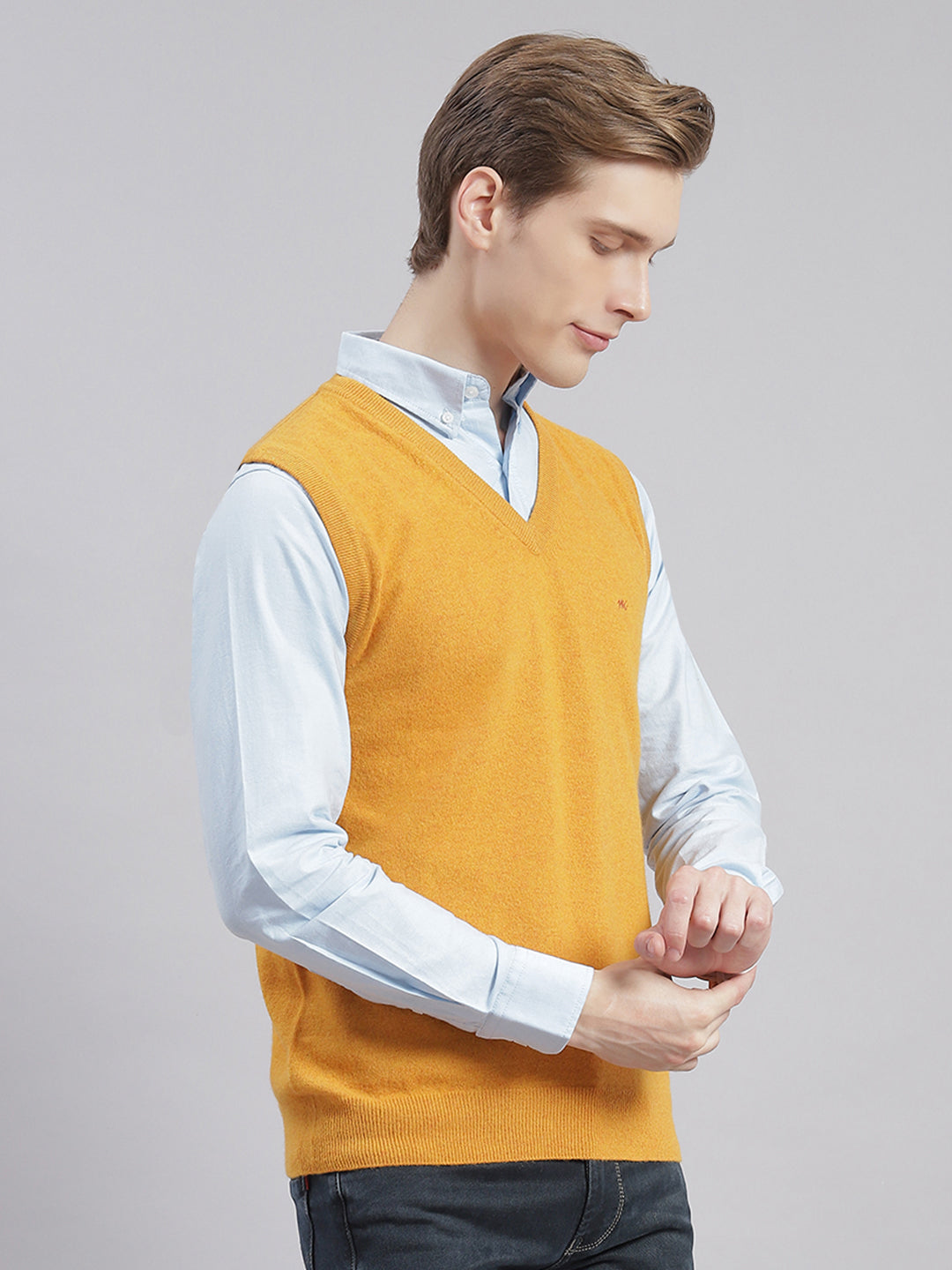 Men Mustard Solid V Neck Sleeveless Sweaters/Pullovers