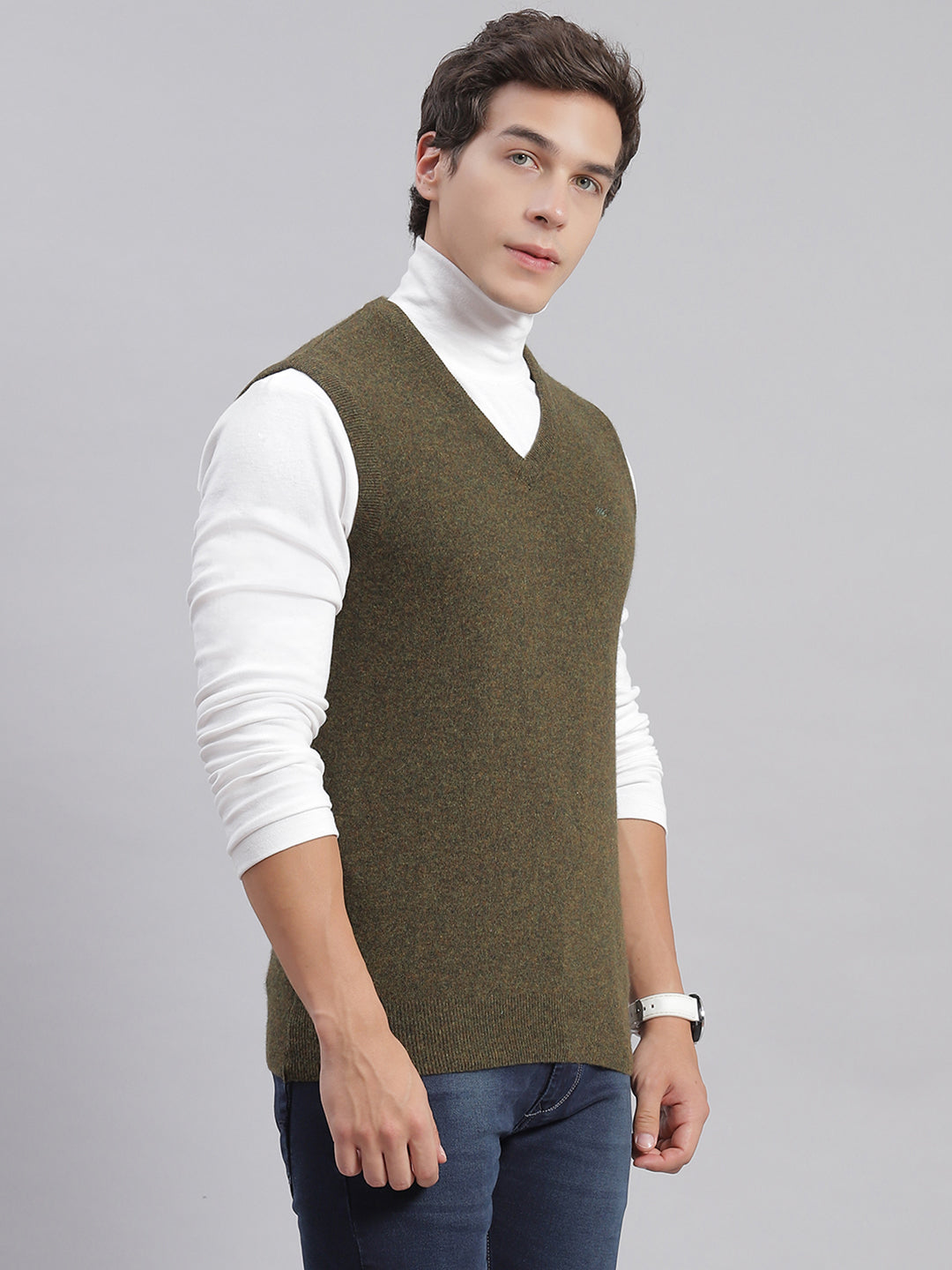 Men Olive Solid V Neck Sleeveless Sweaters/Pullovers