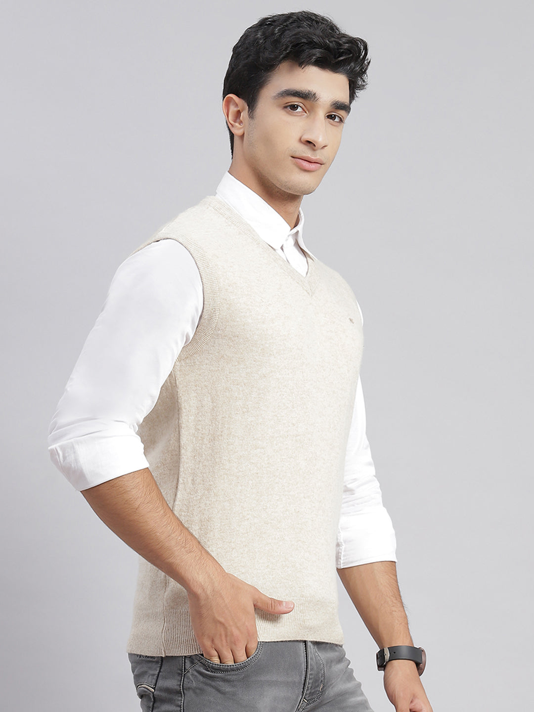 Men Cream Solid V Neck Sleeveless Sweaters/Pullovers
