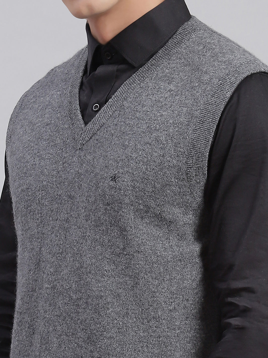 Men Grey Solid V Neck Sleeveless Sweaters/Pullovers
