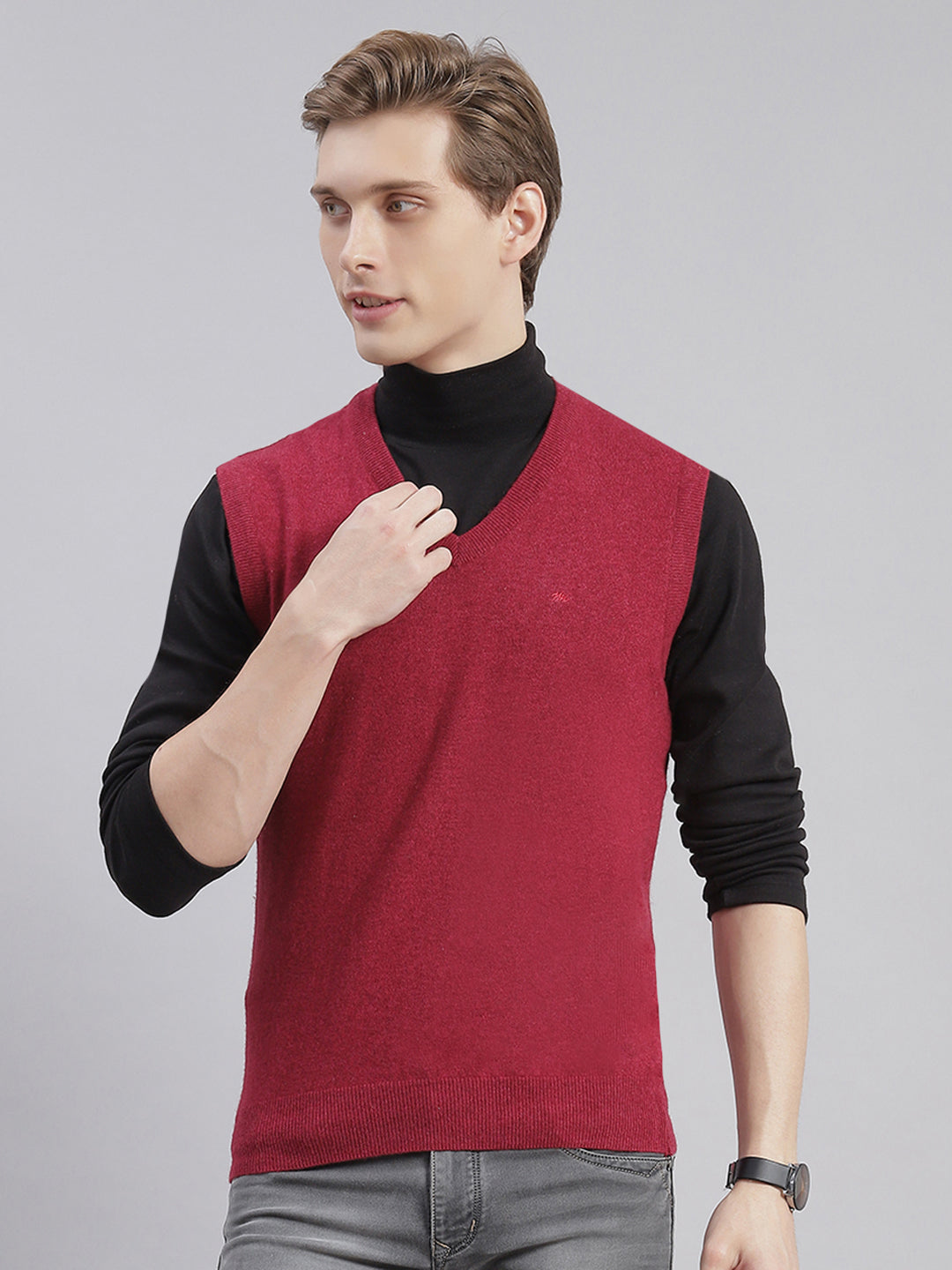Men Maroon Solid V Neck Sleeveless Sweaters/Pullovers
