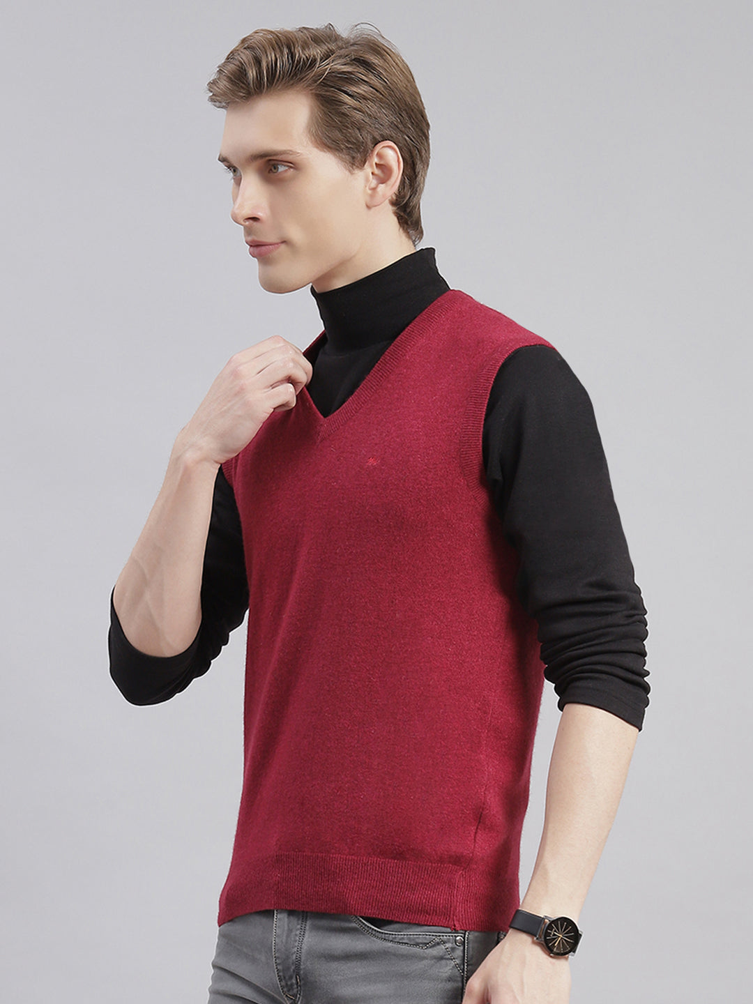 Men Maroon Solid V Neck Sleeveless Sweaters/Pullovers