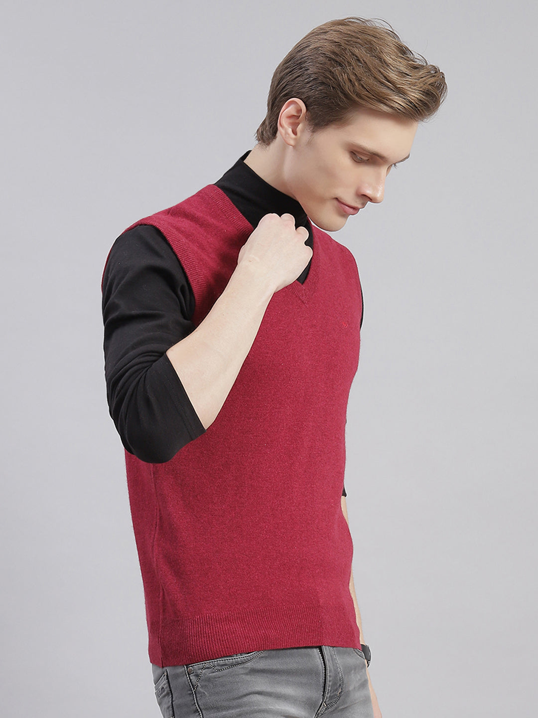 Men Maroon Solid V Neck Sleeveless Sweaters/Pullovers