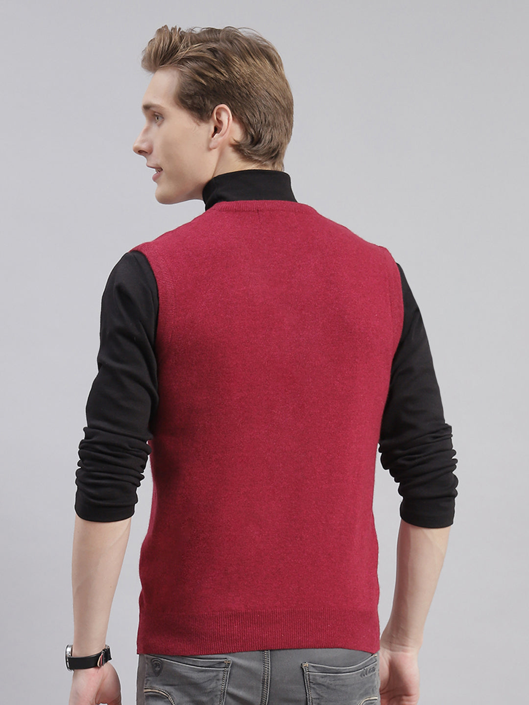 Men Maroon Solid V Neck Sleeveless Sweaters/Pullovers