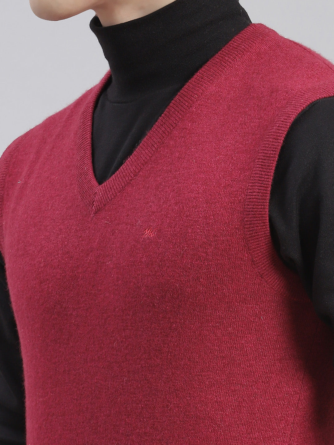 Men Maroon Solid V Neck Sleeveless Sweaters/Pullovers
