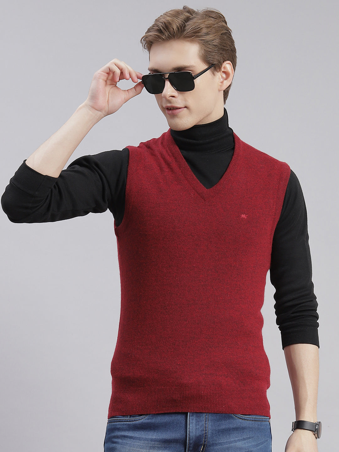 Men Maroon Solid V Neck Sleeveless Sweaters/Pullovers