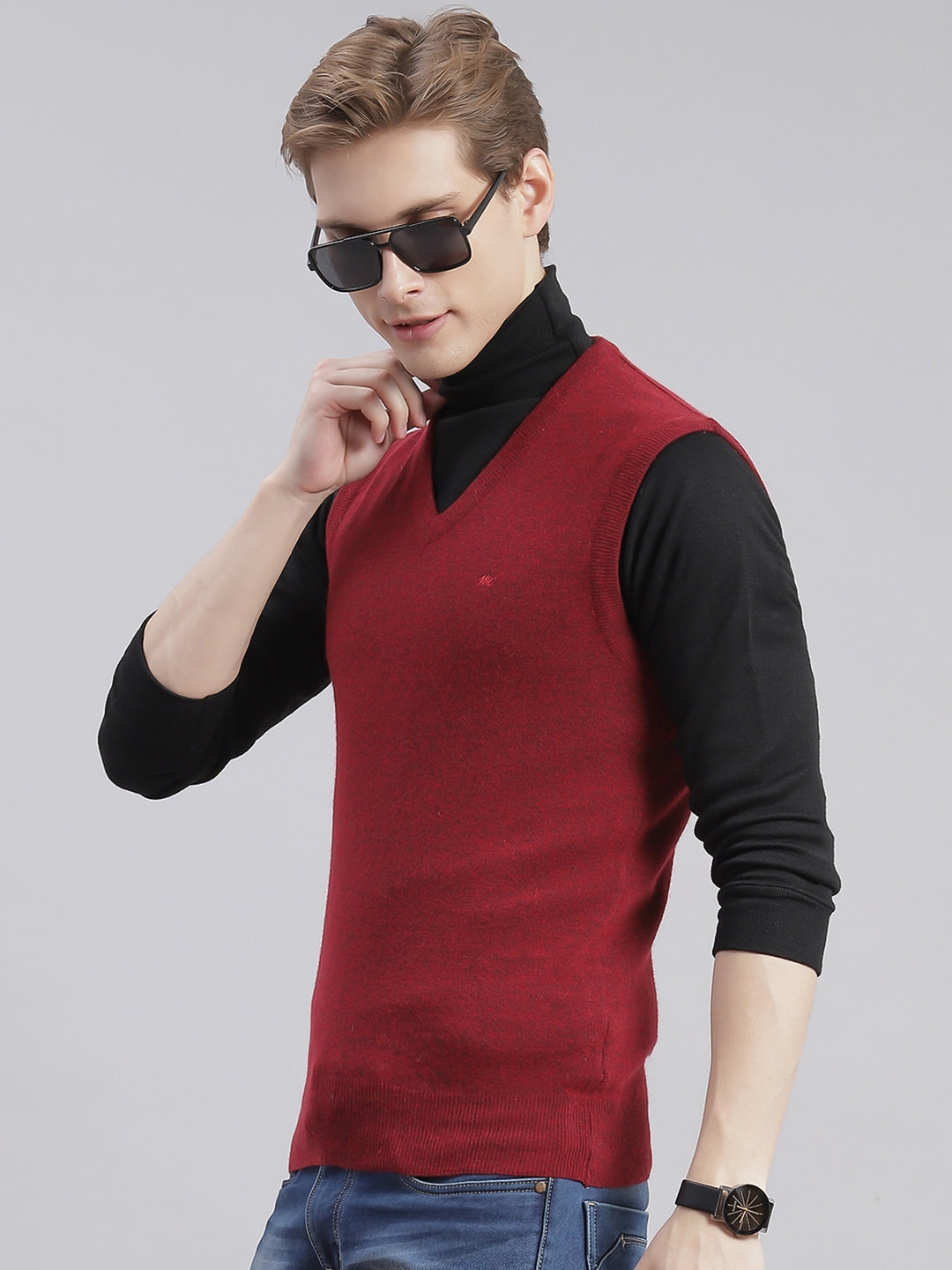 Men Maroon Solid V Neck Sleeveless Sweaters/Pullovers