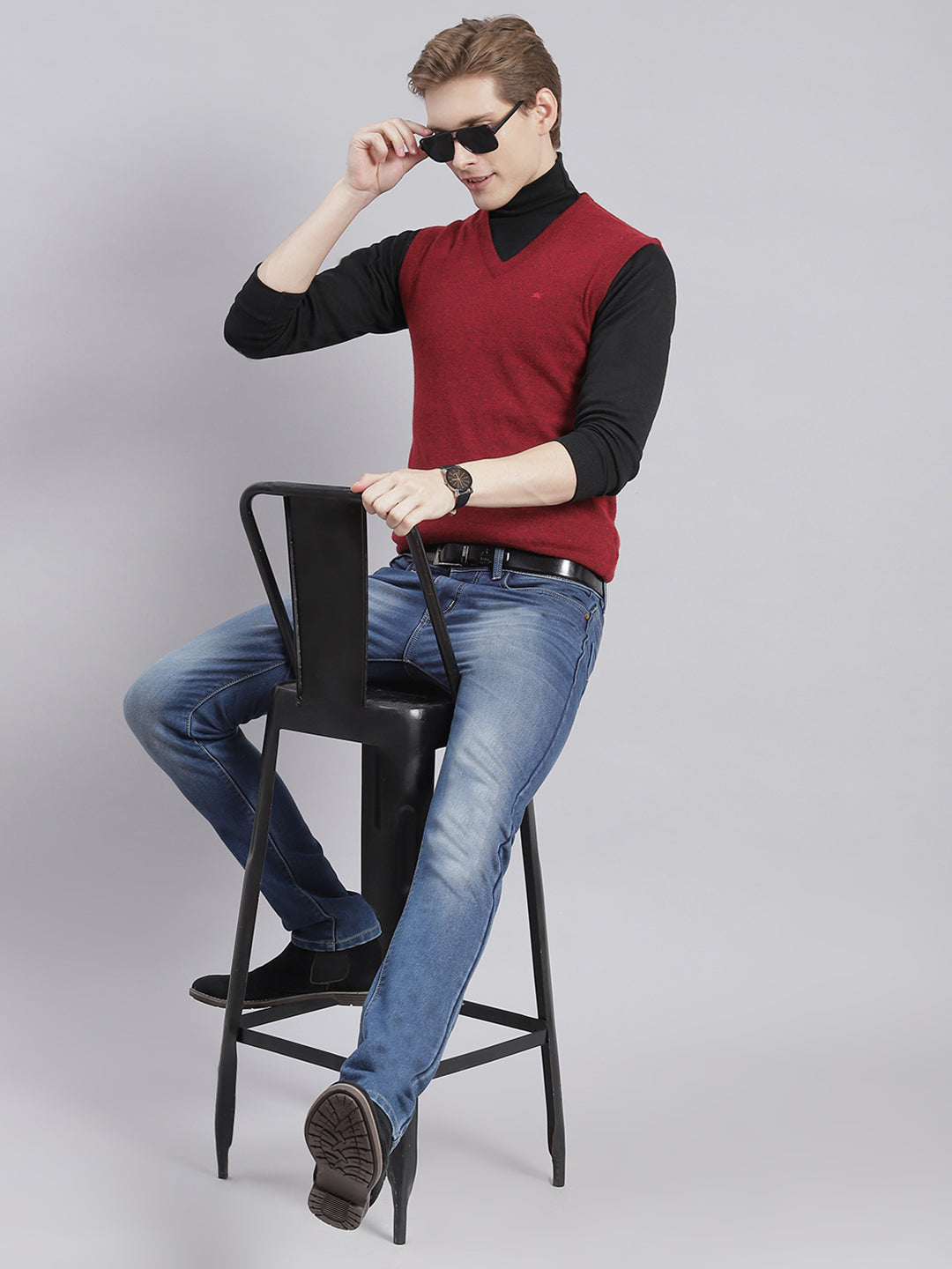 Men Maroon Solid V Neck Sleeveless Sweaters/Pullovers