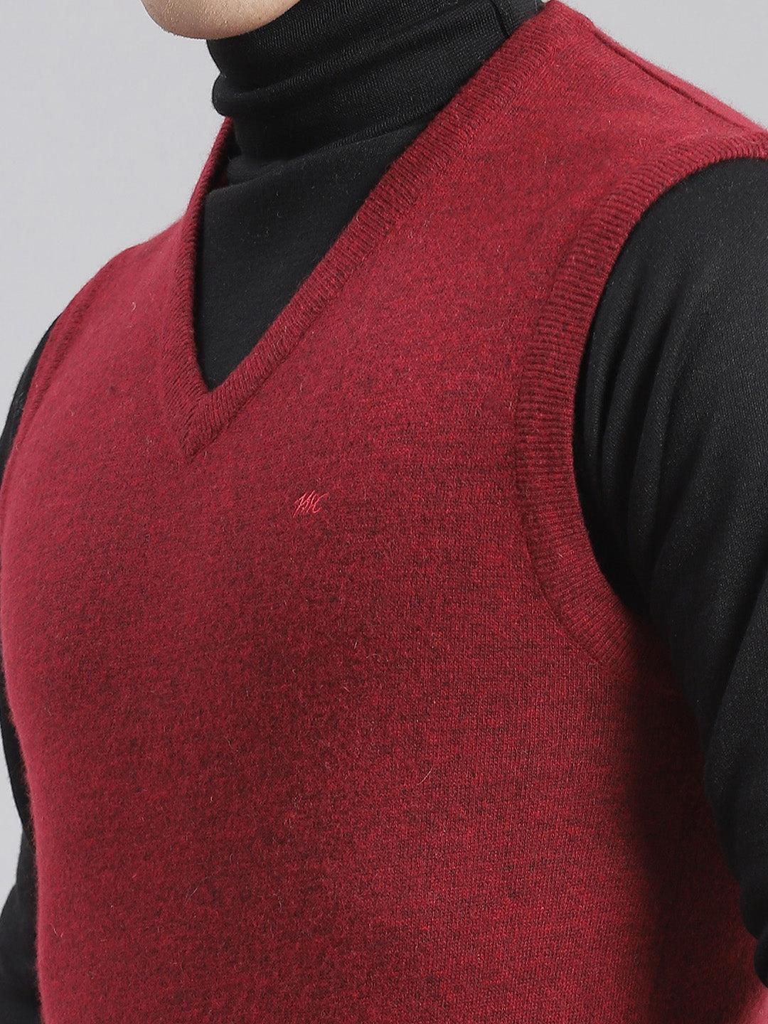 Men Maroon Solid V Neck Sleeveless Sweaters/Pullovers