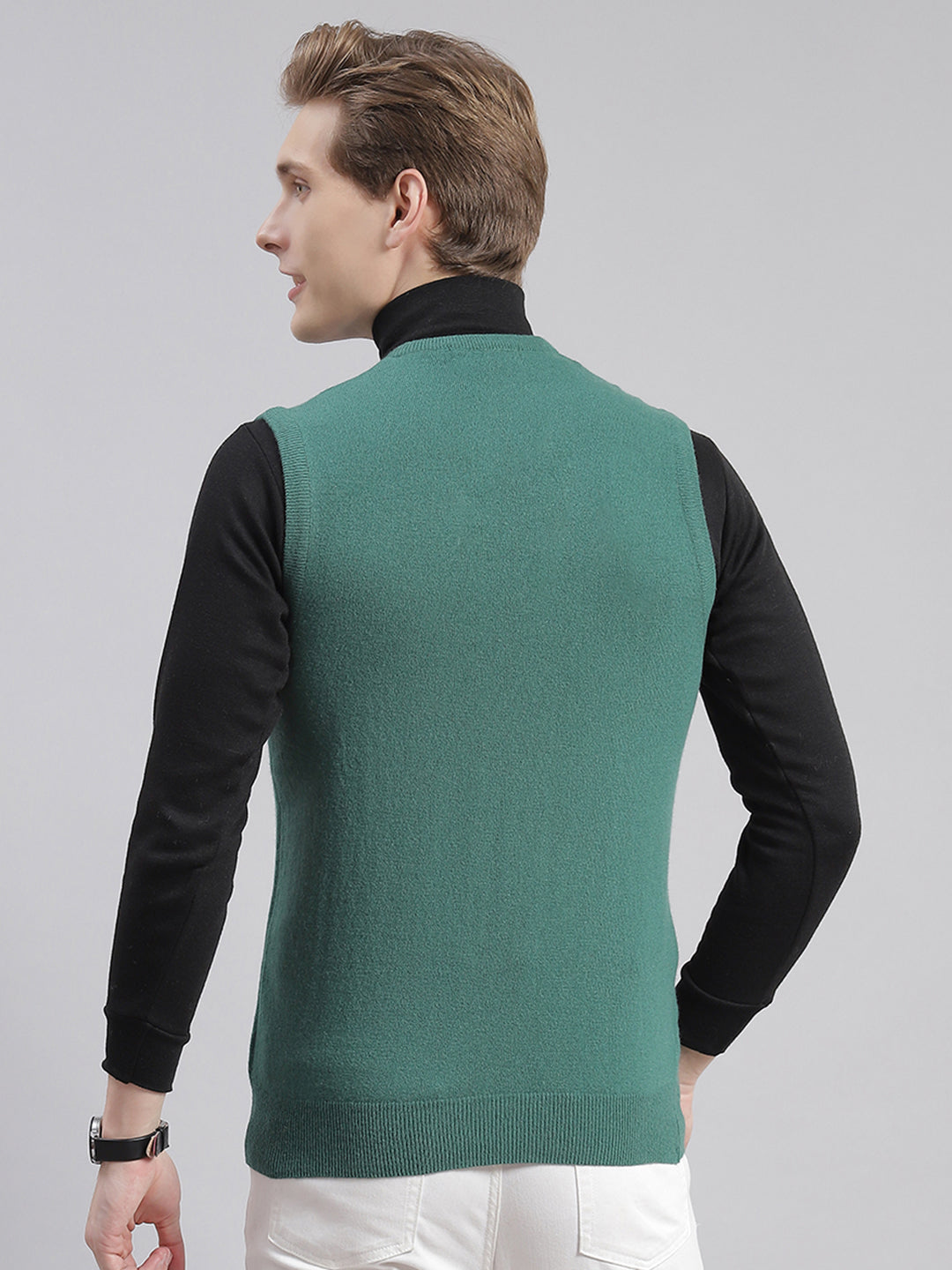 Men Green Solid V Neck Sleeveless Sweaters/Pullovers