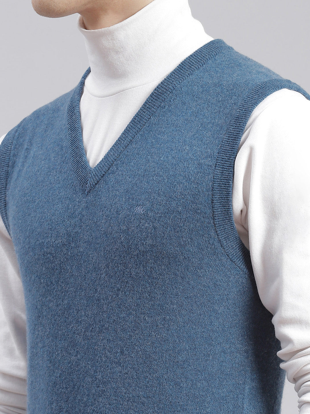Men Blue Solid V Neck Sleeveless Sweaters/Pullovers