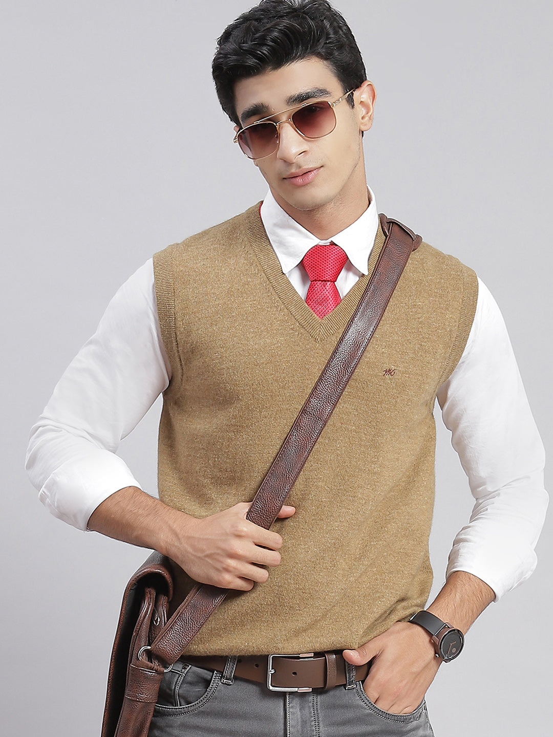 Men Brown Solid V Neck Sleeveless Sweaters/Pullovers