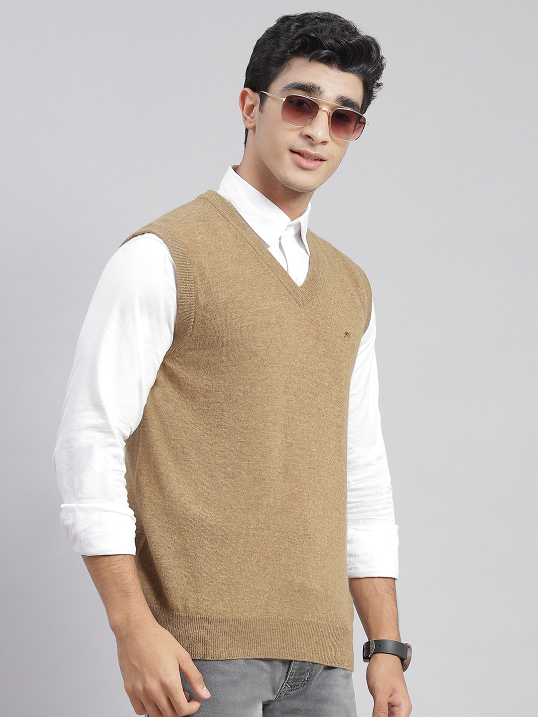 Men Brown Solid V Neck Sleeveless Sweaters/Pullovers