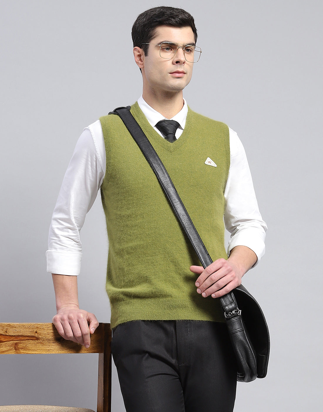Men Green Solid V Neck Sleeveless Sweater