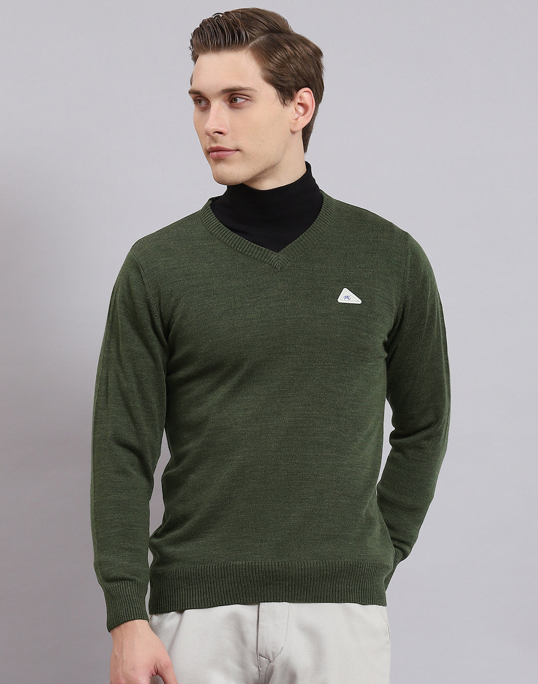 Men Green Solid V Neck Full Sleeve Sweater