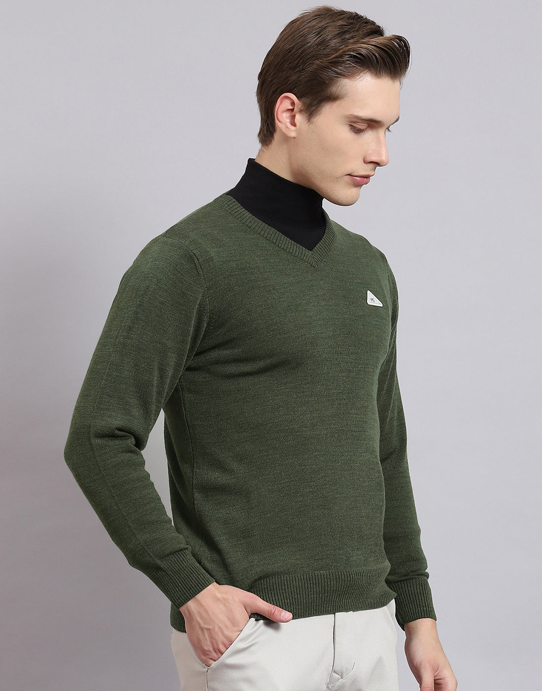 Men Green Solid V Neck Full Sleeve Sweater