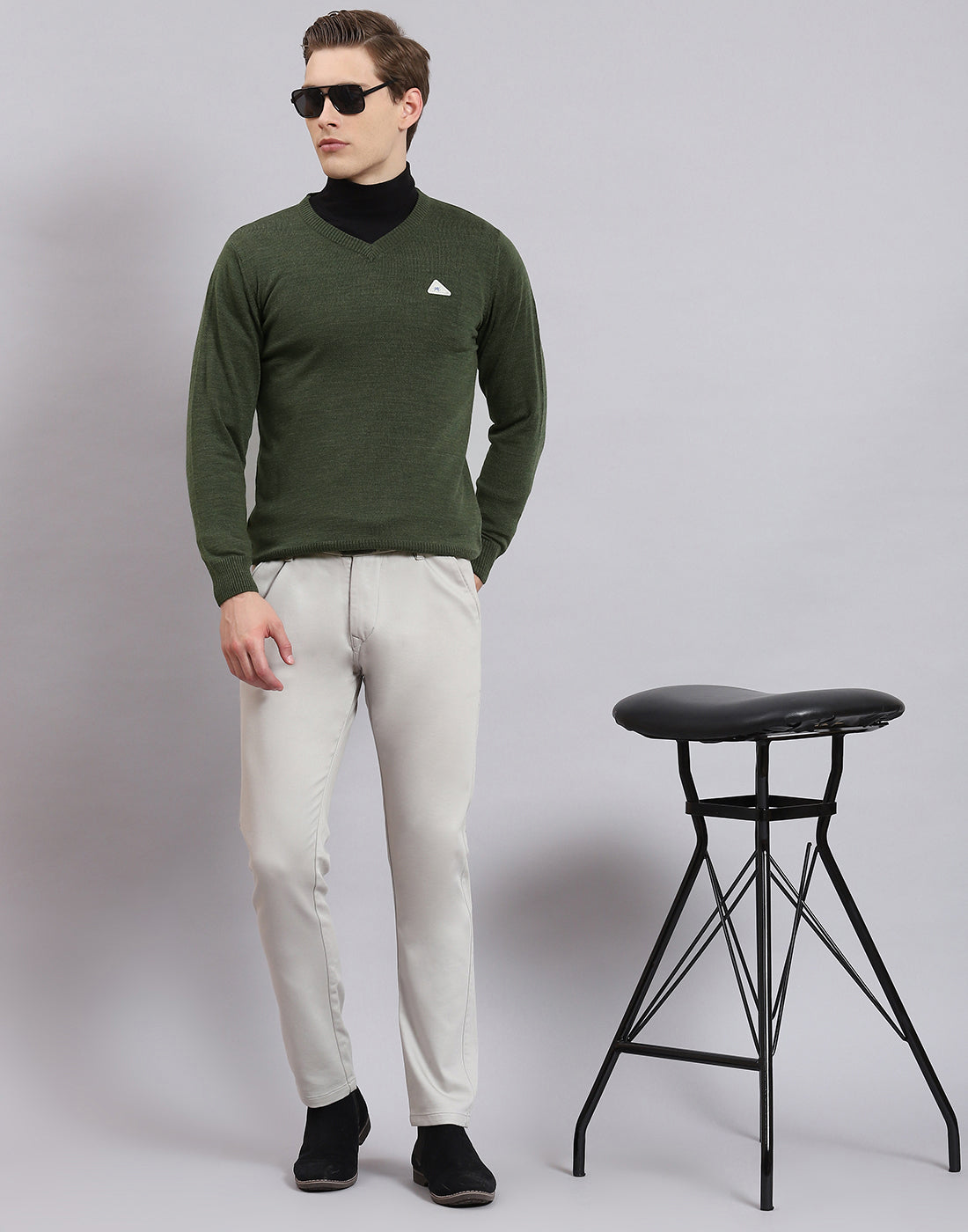 Men Green Solid V Neck Full Sleeve Sweater